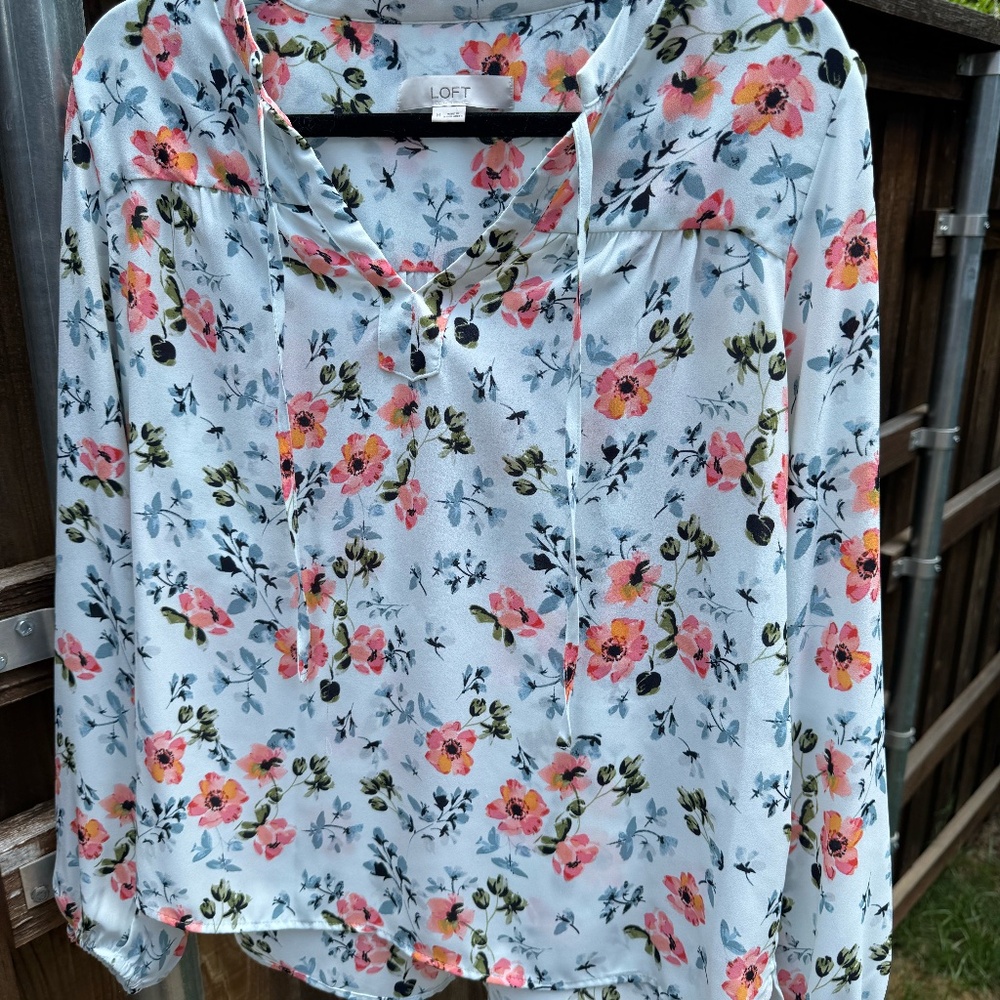 LOFT, MEDIUM, LIGHT BLUE WITH PINK AND DARKER BLUE FLOWERS